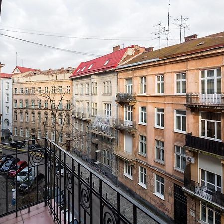 Romari Два Поверхи Apartment Lviv Bagian luar foto
