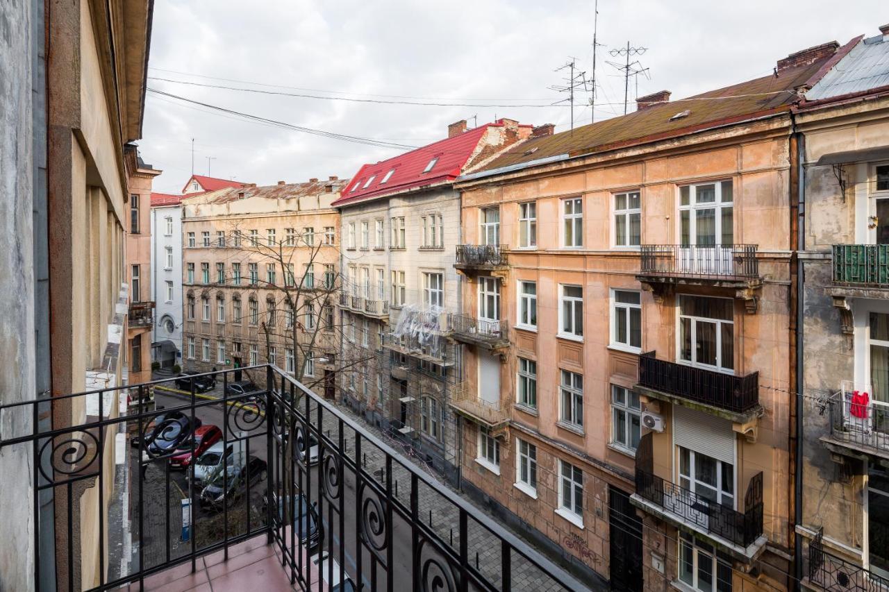 Romari Два Поверхи Apartment Lviv Bagian luar foto