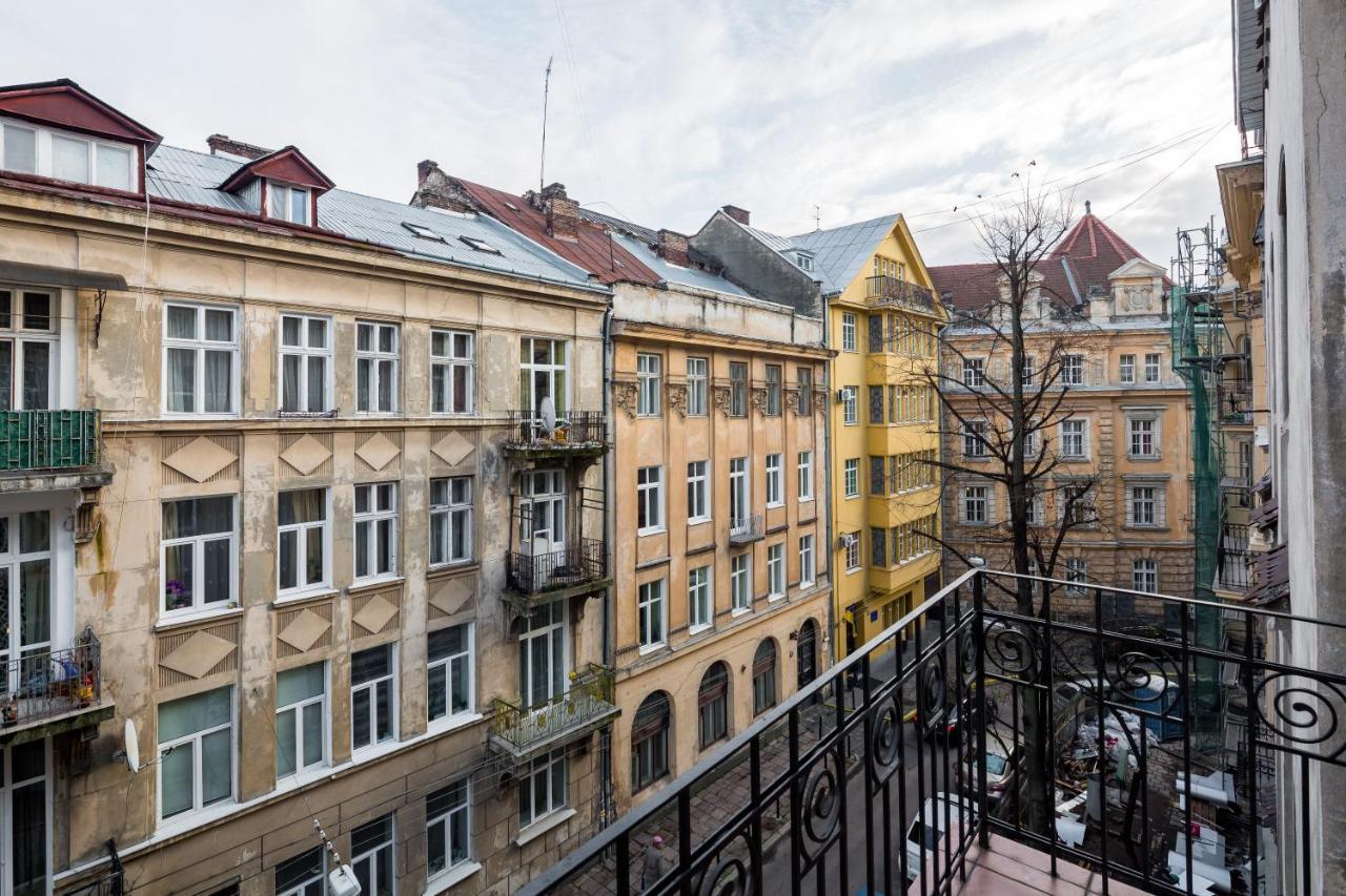 Romari Два Поверхи Apartment Lviv Bagian luar foto