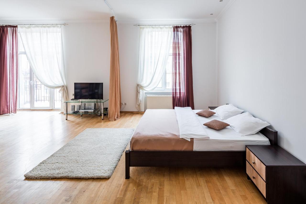 Romari Два Поверхи Apartment Lviv Bagian luar foto