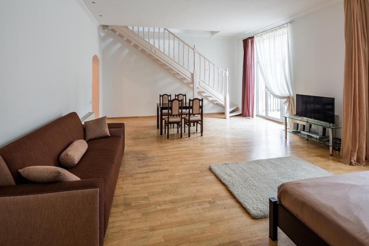Romari Два Поверхи Apartment Lviv Bagian luar foto