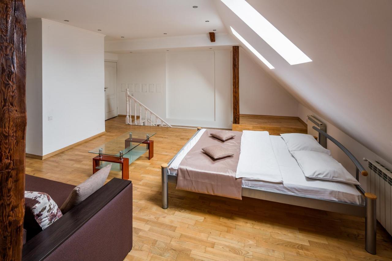 Romari Два Поверхи Apartment Lviv Bagian luar foto